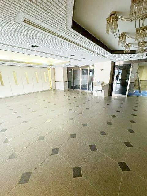 【横須賀市東浦賀のマンションのエントランス】