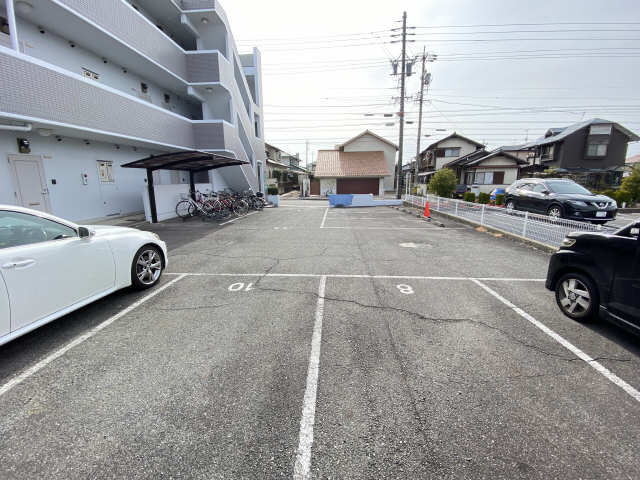 【グリーンビレッジの駐車場】