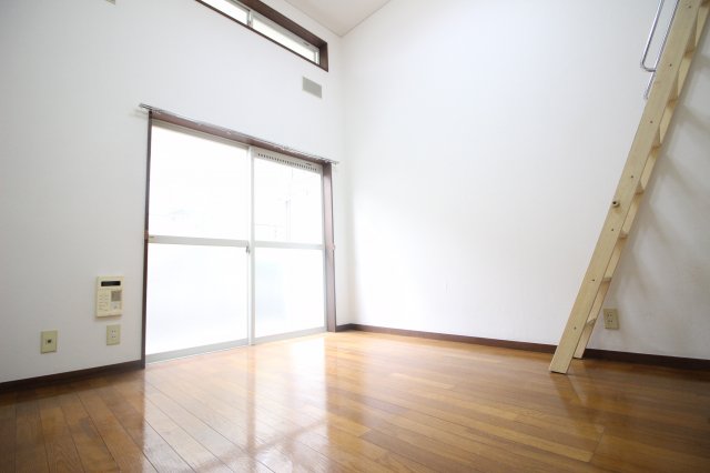 居室・リビング　明るいお部屋です！