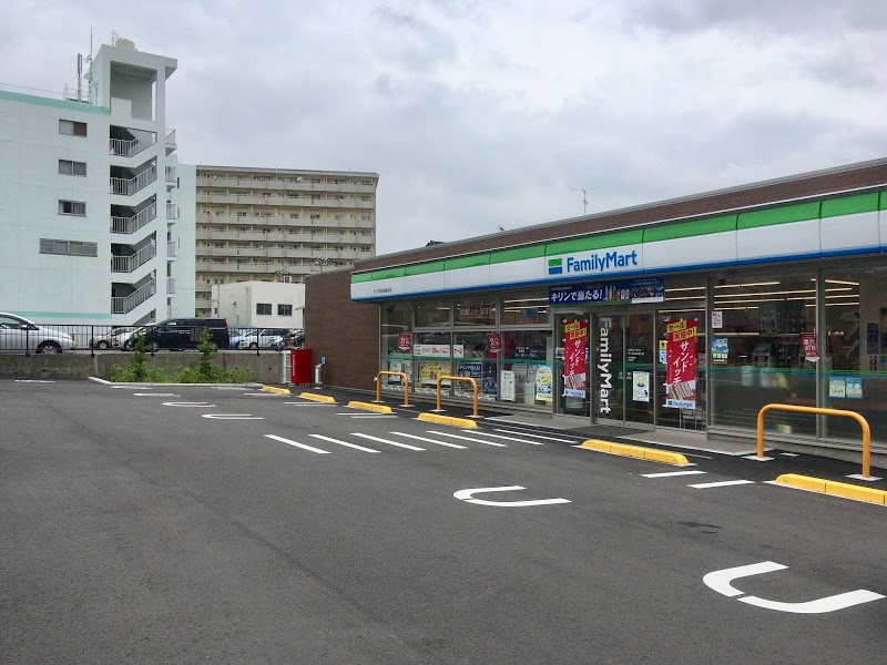 コンビニ　ファミリーマートサンズ洋光台北店（コンビニ）まで601m