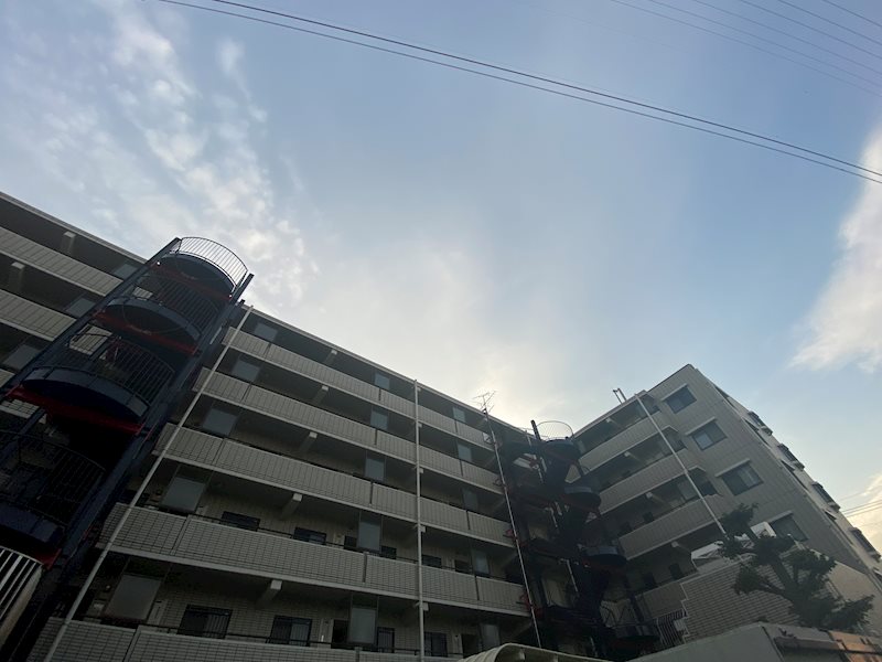 川崎市幸区南加瀬のマンションの建物外観