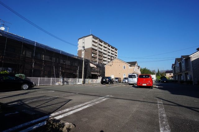 【遠賀郡岡垣町野間南のアパートの駐車場】