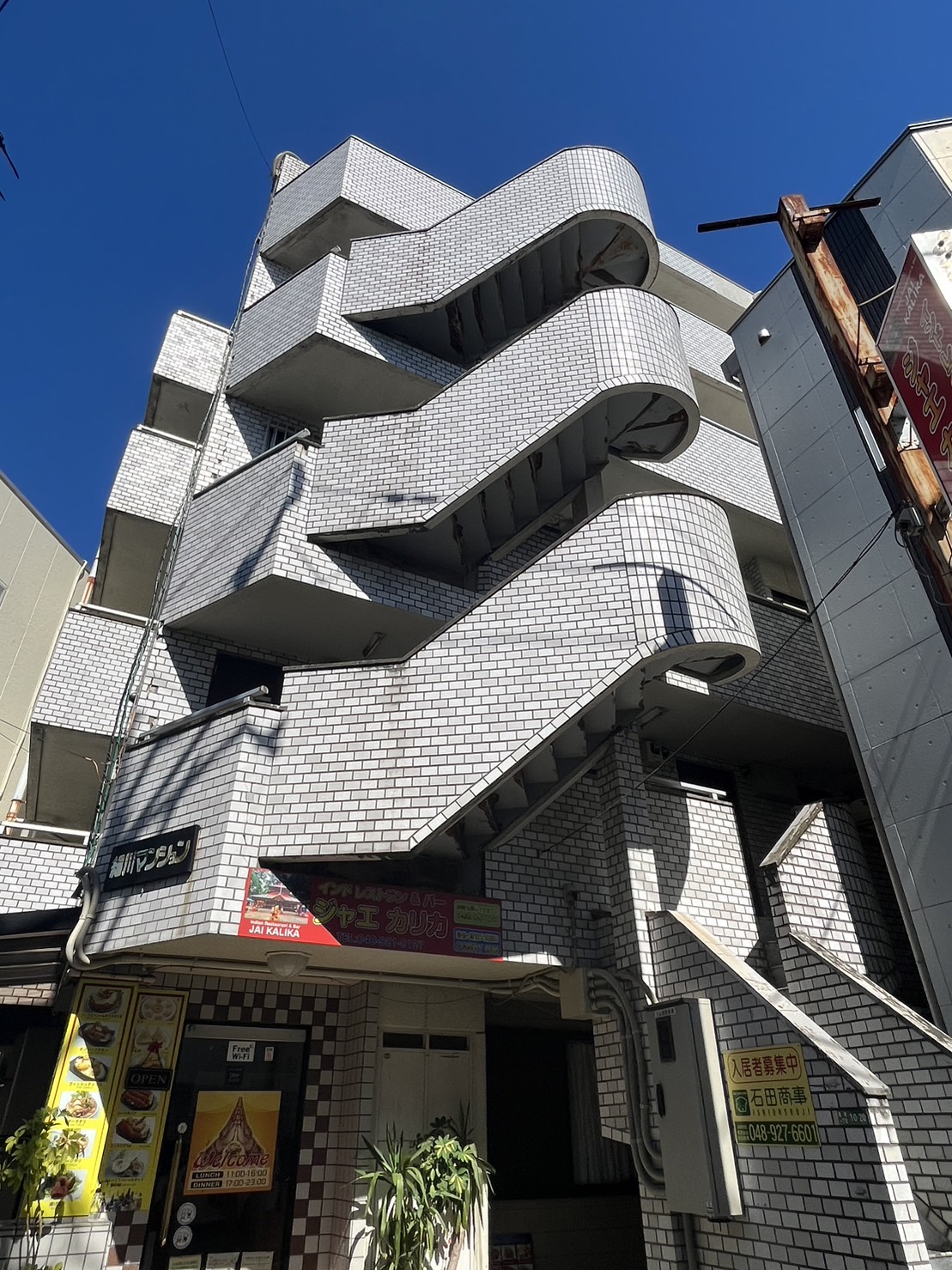 細川マンションの建物外観