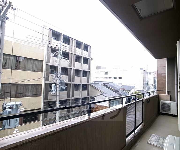 【京都市中京区三条町のマンションのバルコニー】