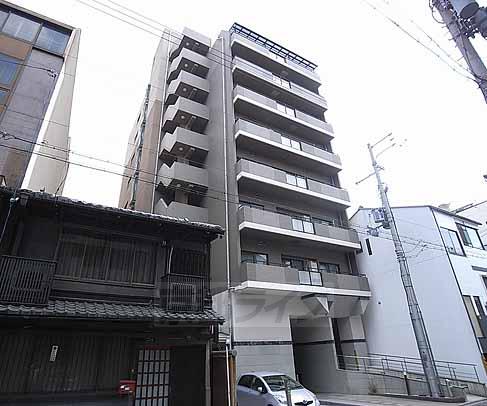 京都市中京区三条町のマンションの建物外観