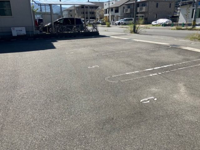 【クレール古新開の駐車場】