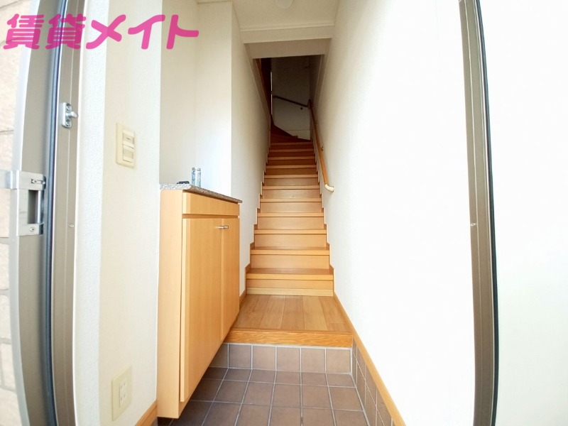 玄関　同タイプの部屋写真です