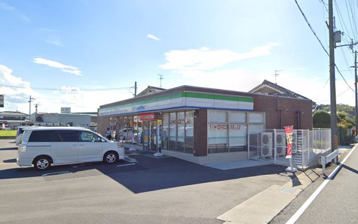 コンビニ　ファミリーマート中野町店（コンビニ）まで80m