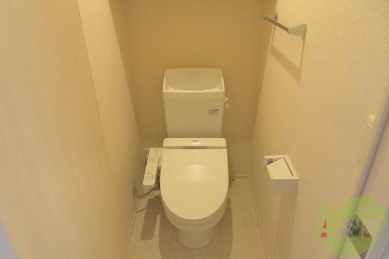 トイレ　ウォシュレット付き、何よりの特徴は実はドアなんです