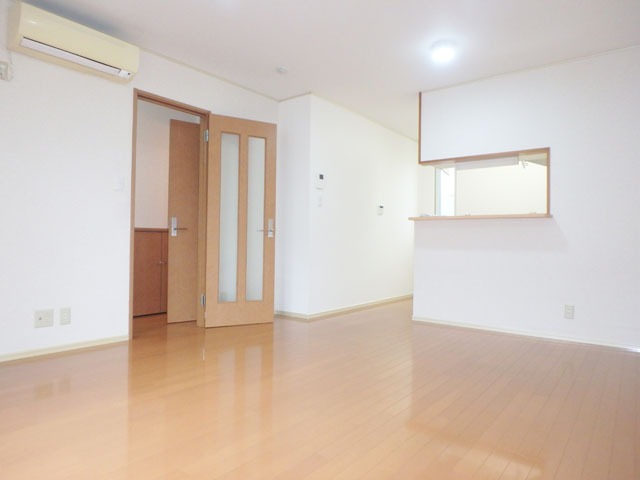 居室・リビング　１３帖の広々リビング♪