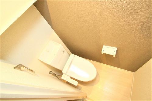 トイレ　温水洗浄便座付きですよ！