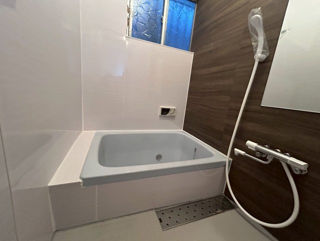 バス・シャワールーム　落ち着いた空間のお風呂です