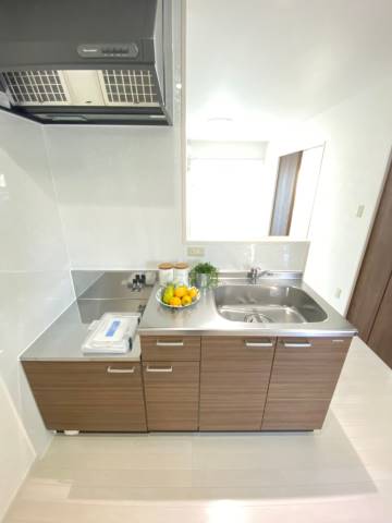 キッチン　モデルルーム写真です。家具はサンプルです。