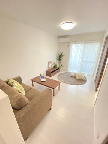 居室・リビング　モデルルーム写真です。家具はサンプルです。