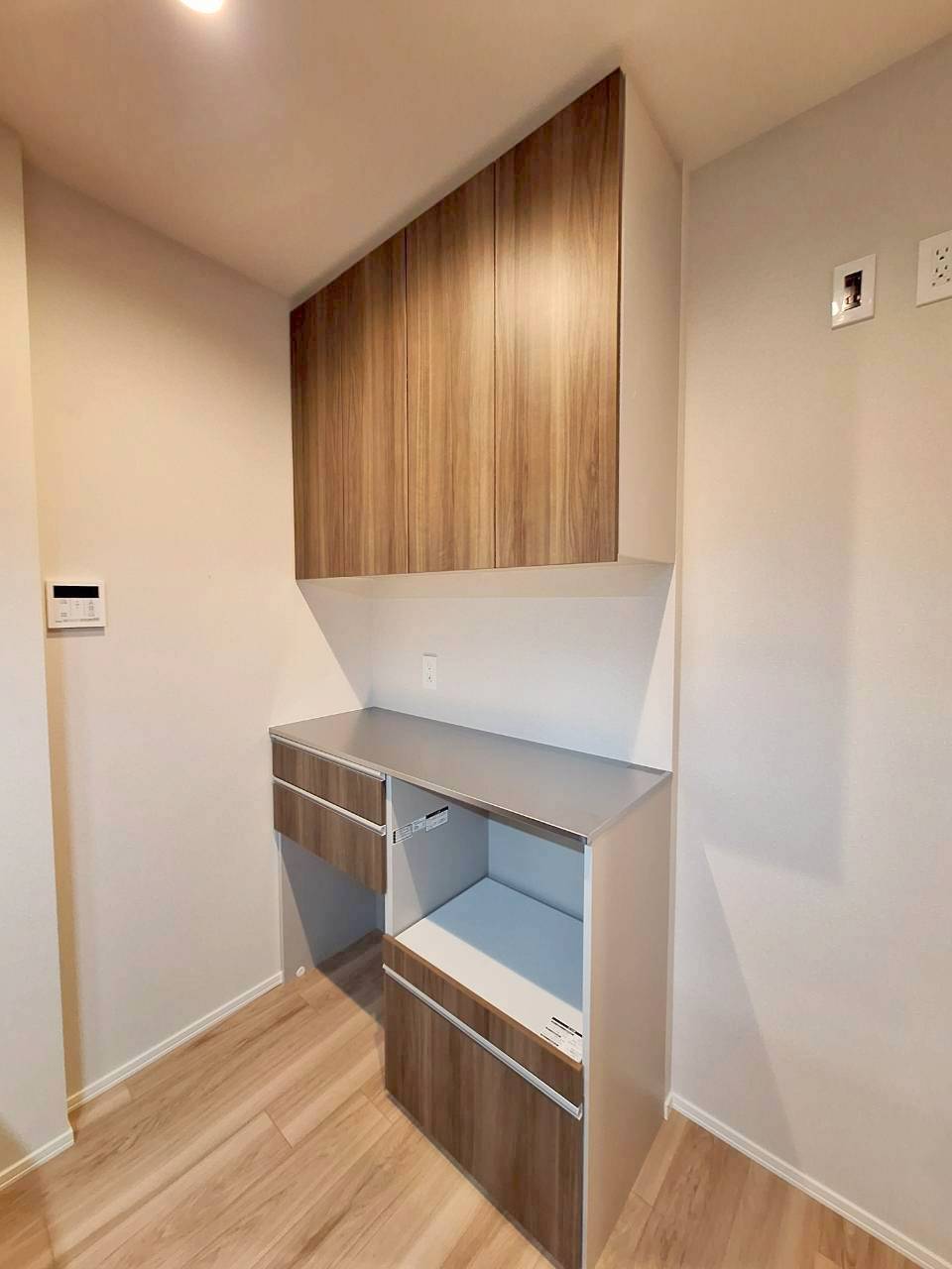 その他　★備え付け食器棚★