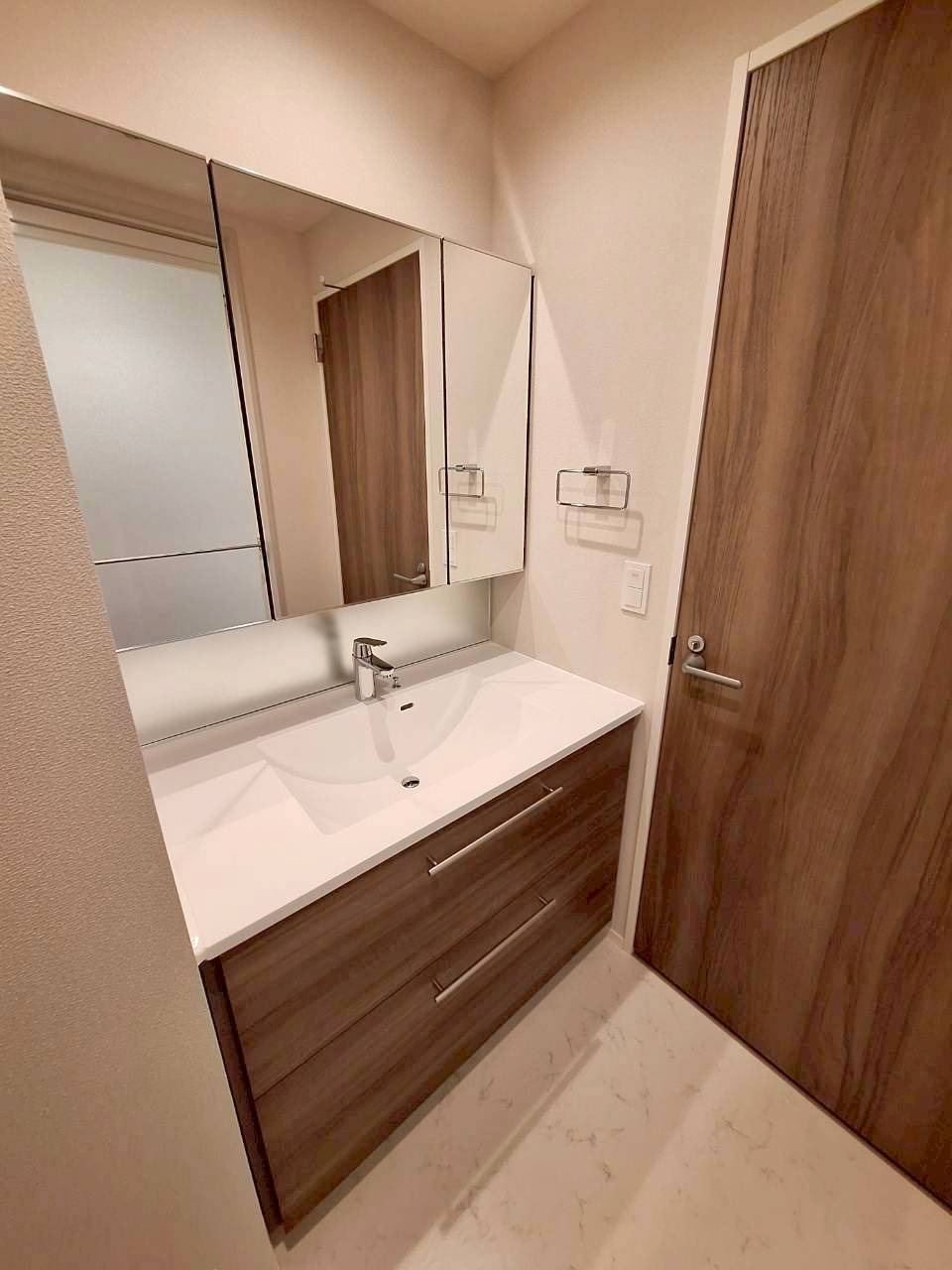 洗面設備　★収納たっぷりのシャンプードレッサー★