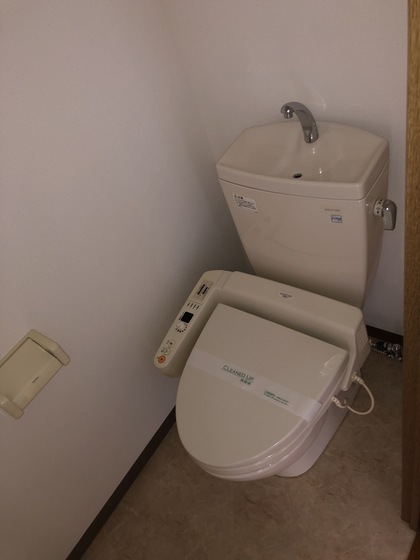 トイレ　※別号室のお写真です