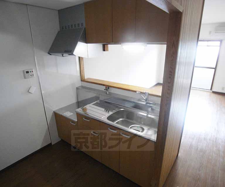 キッチン　リビングを見ながらお料理できます。