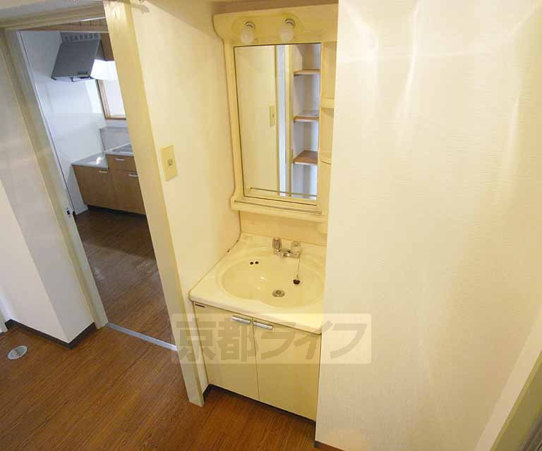 洗面設備　毎日のスタートはこちらから。