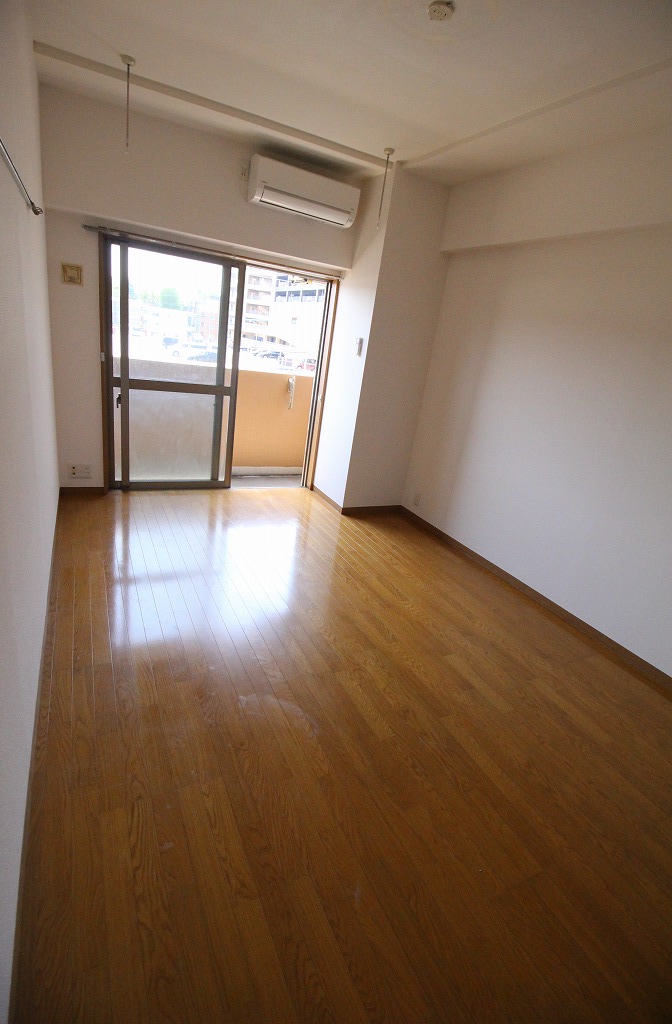 居室・リビング　別の部屋の写真です