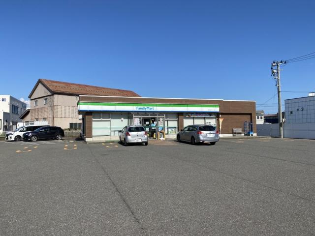 コンビニ　ファミリーマート（コンビニ）まで497m