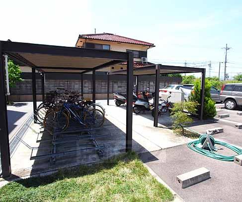 その他共有部分　屋根付きの駐輪場です。