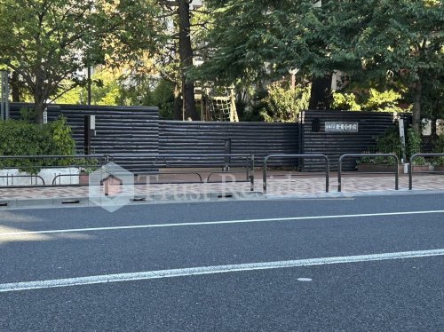 小学校　台東区立金竜小学校（小学校）まで489m