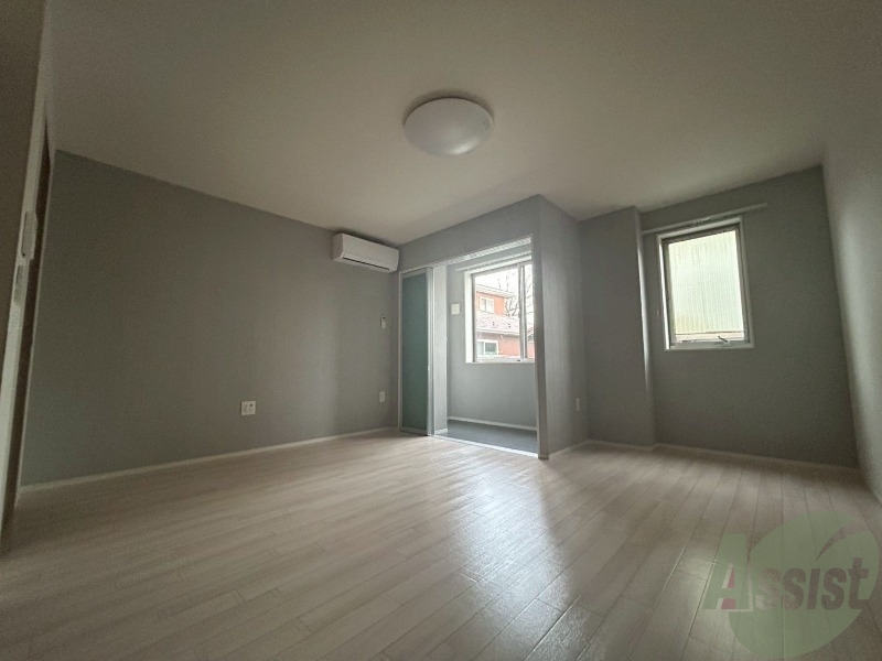 居室・リビング　大きな窓が付いていて日差しもたっぷり入ります。