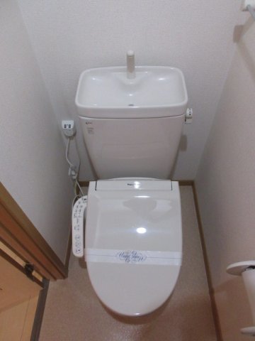 トイレ　写真は別の部屋のものです。