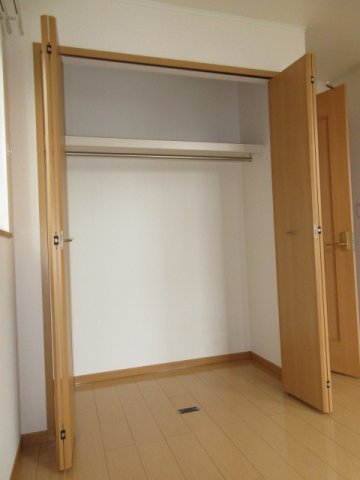 収納　写真は別の部屋のものです。