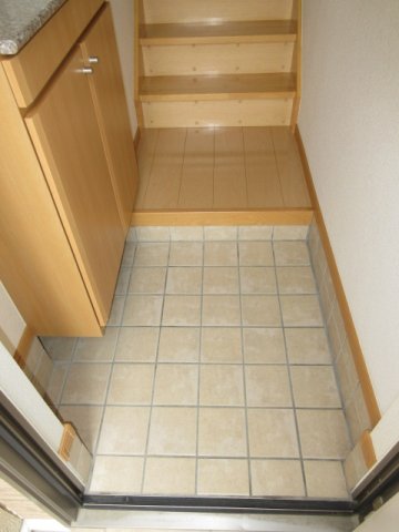 玄関　写真は別の部屋のものです。