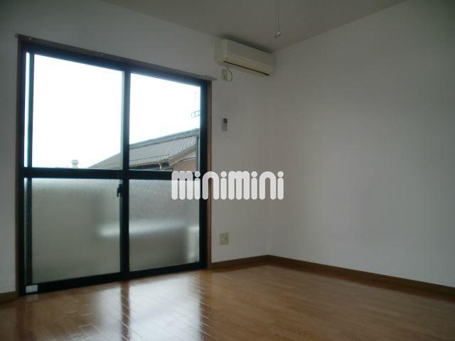 居室・リビング　エアコン付きのお部屋です