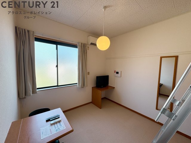 居室・リビング　ロフト付きの洋室です！