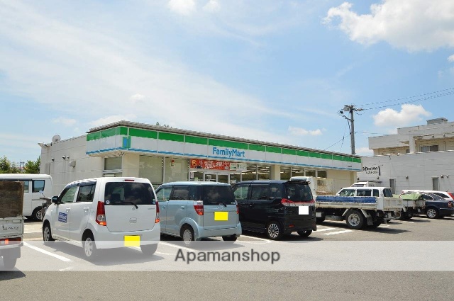 コンビニ　ファミリーマート（コンビニ）まで1800m