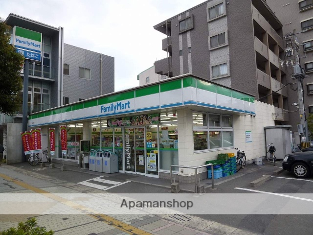 コンビニ　ファミリーマート二中通電停前店（コンビニ）まで134m