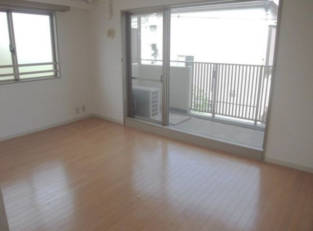 居室・リビング　☆明るい居間☆