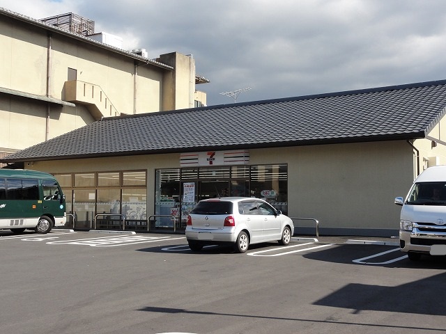 コンビニ　セブンイレブン 金閣寺前店（コンビニ）まで166m