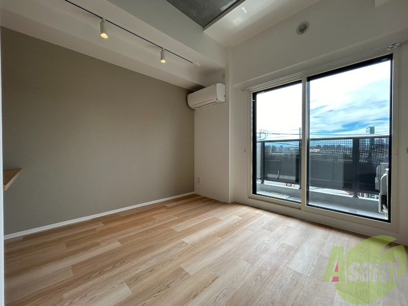 居室・リビング　アクセントクロスがお洒落なお部屋になっています！