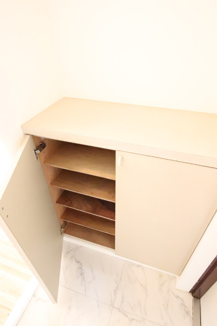 玄関　シューズＢＯＸあります。