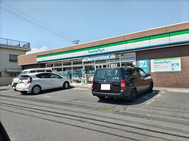 コンビニ　ファミリーマート　千葉松ヶ丘店（コンビニ）まで700m