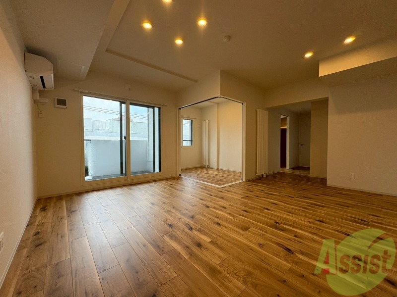 居室・リビング　エアコン付きで快適なリビングになっております！