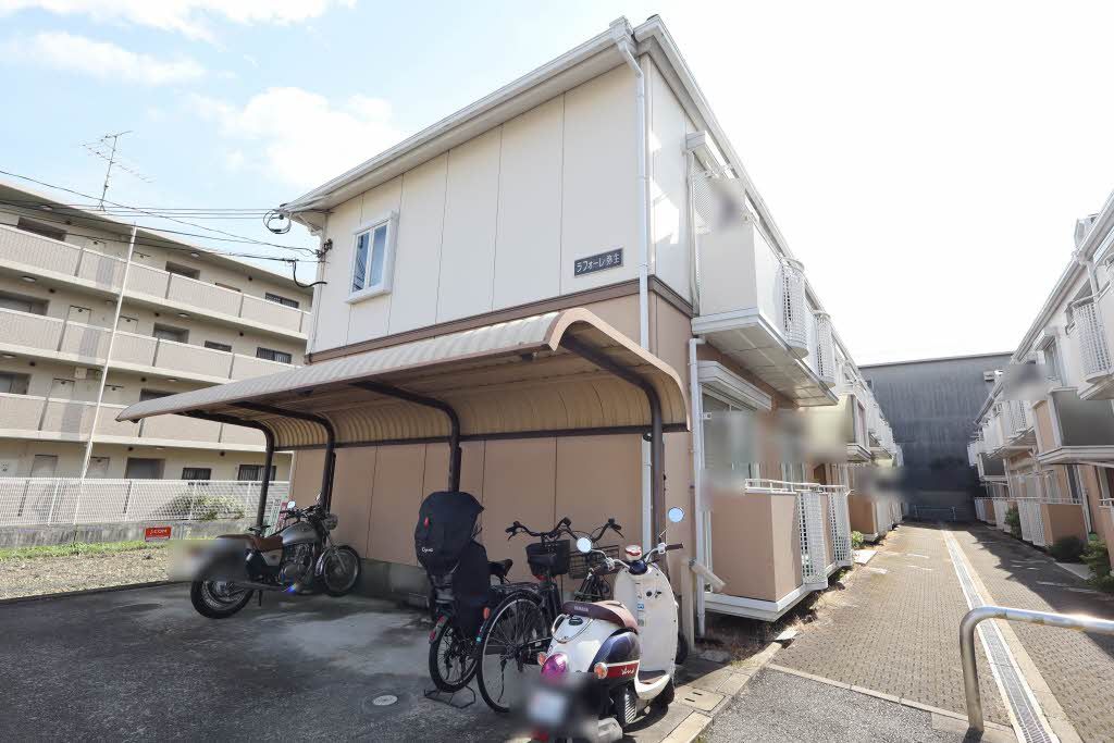 建物外観　積水ハウス施工・軽量鉄骨造２階建て