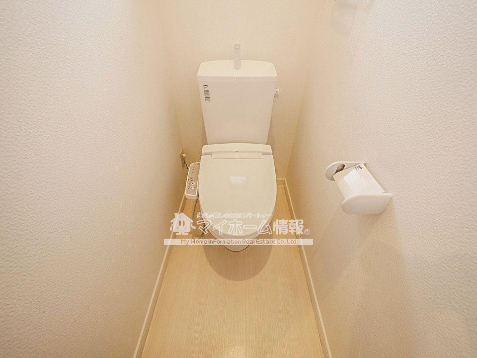トイレ　トイレは快適な温水洗浄暖房便座付き
