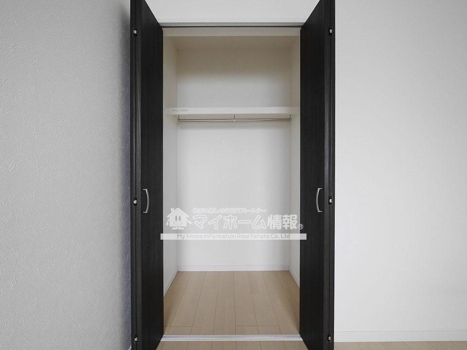 収納　片付け上手になるハンガーポール付きクローゼット！