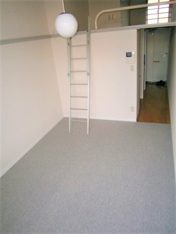 居室・リビング　ロフト付きのお部屋です※同タイプ室内