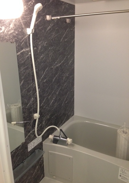 バス・シャワールーム　※写真は反転タイプです