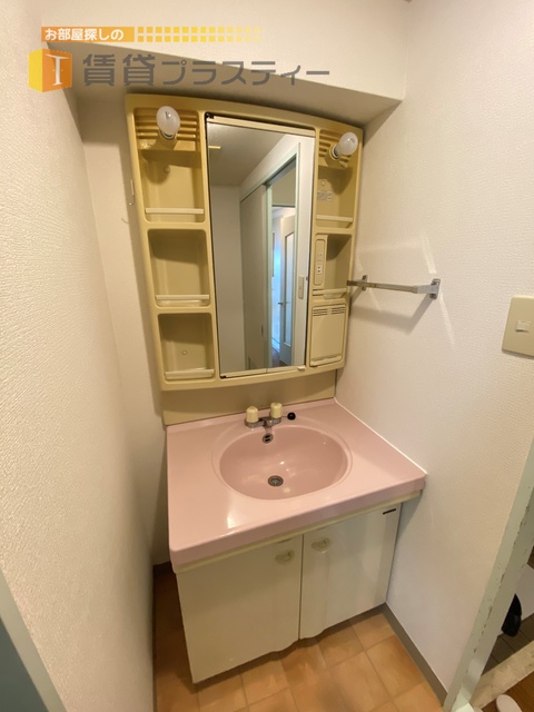 洗面設備　独立洗面台は嬉しいポイント。