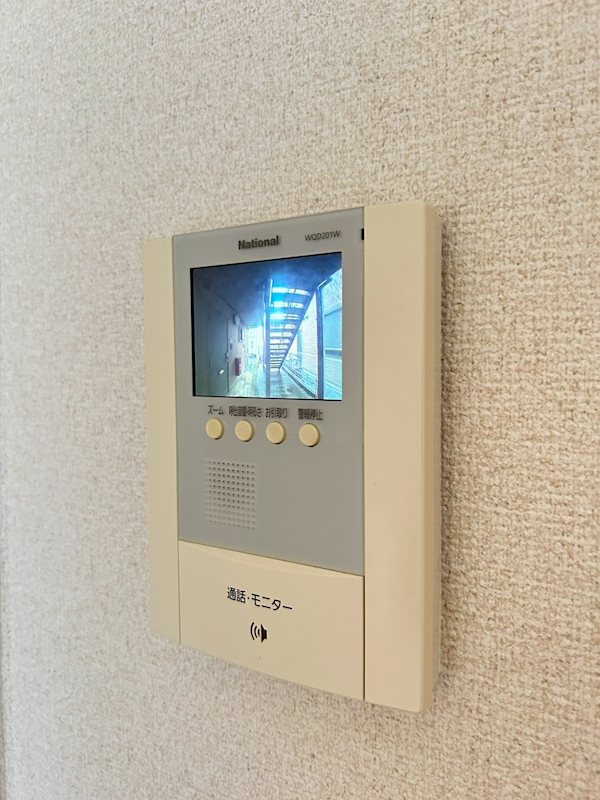 セキュリティ　来訪者のわかるモニター付きインターホン