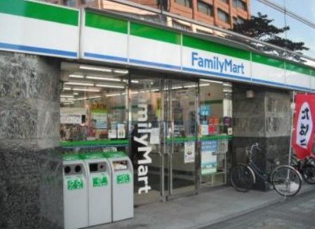 コンビニ　ファミリーマート西池袋五丁目店（コンビニ）まで210m