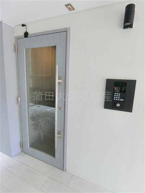 エントランス　防犯カメラTVモニター付オートロック宅配BOXメールBOX